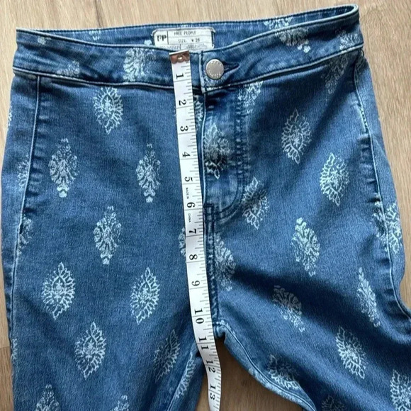We the Free Bohemian Just Float On Flare Jeans Free People Sz 26 - Picture 6 of 11